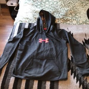 Women’s underarmor sweatshirt